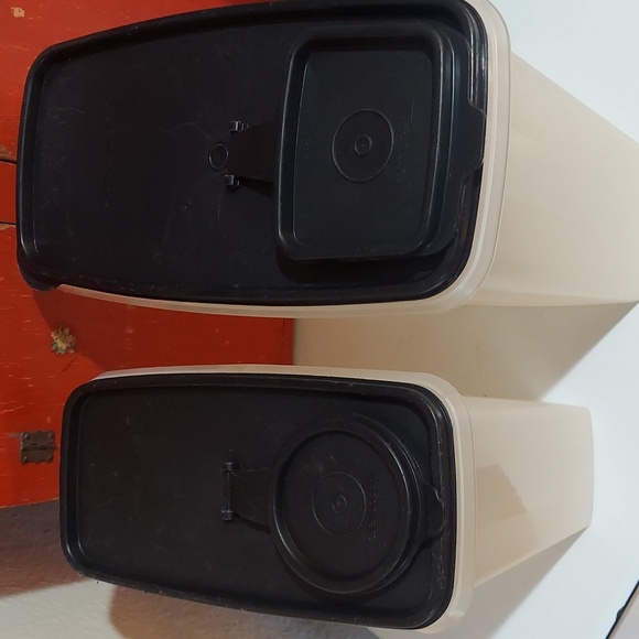 Two Tupperware Ceral Keepers - Picture 2 of 8